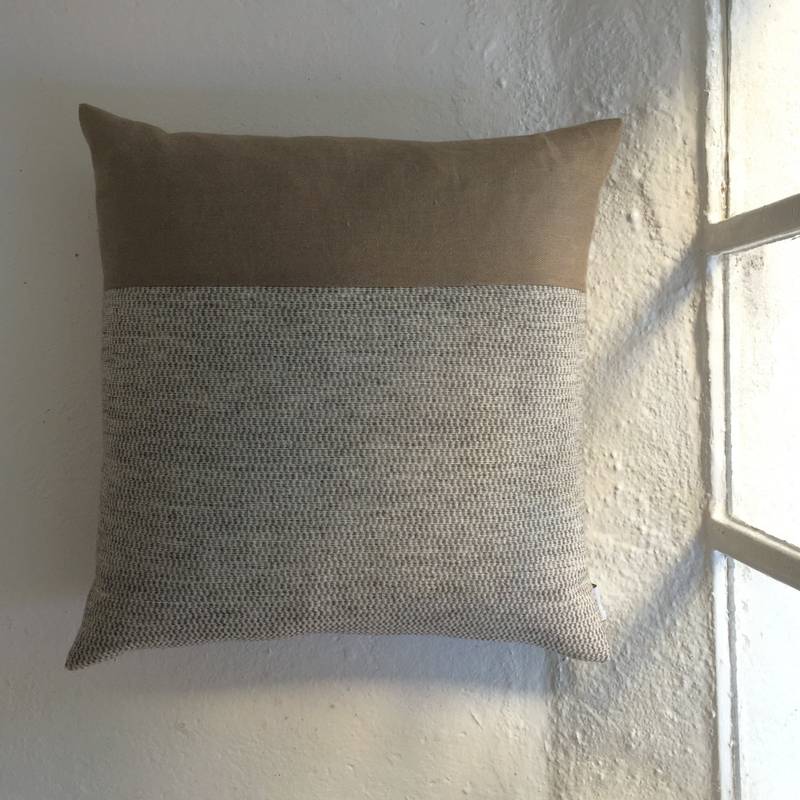 Gråsau FOLDOVER cushion |Neutral| Brass 002 Svaberg