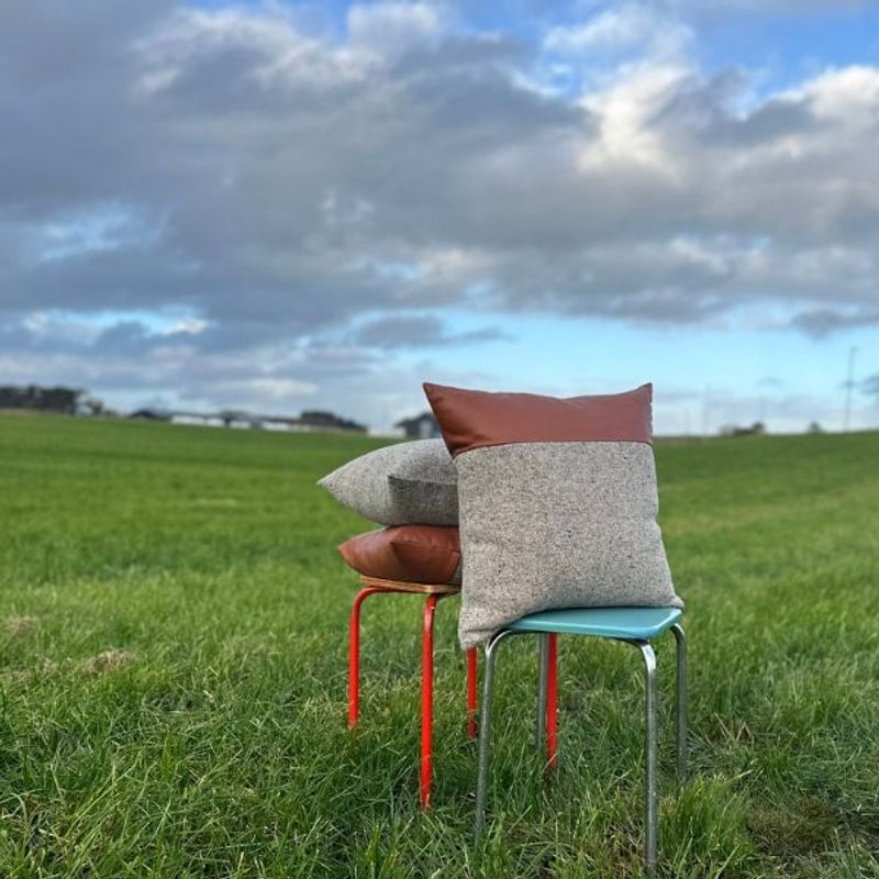 Tweed 5050 cognaq cushion
